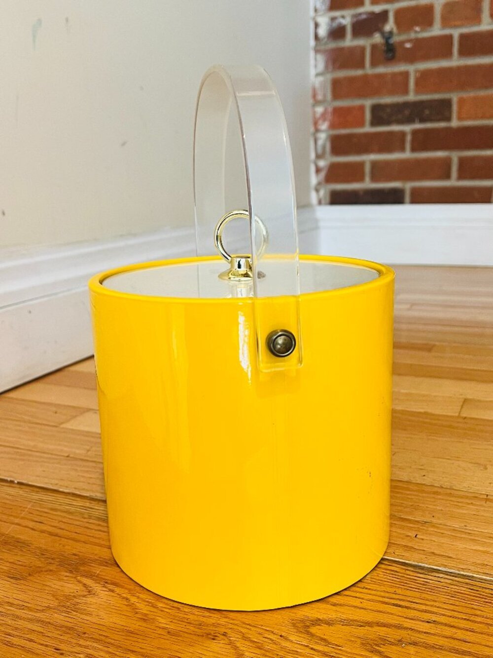 Vintage MCM Lemon Yellow Ice Bucket Clear Lid Acrylic Lucite Barware Handle Knob